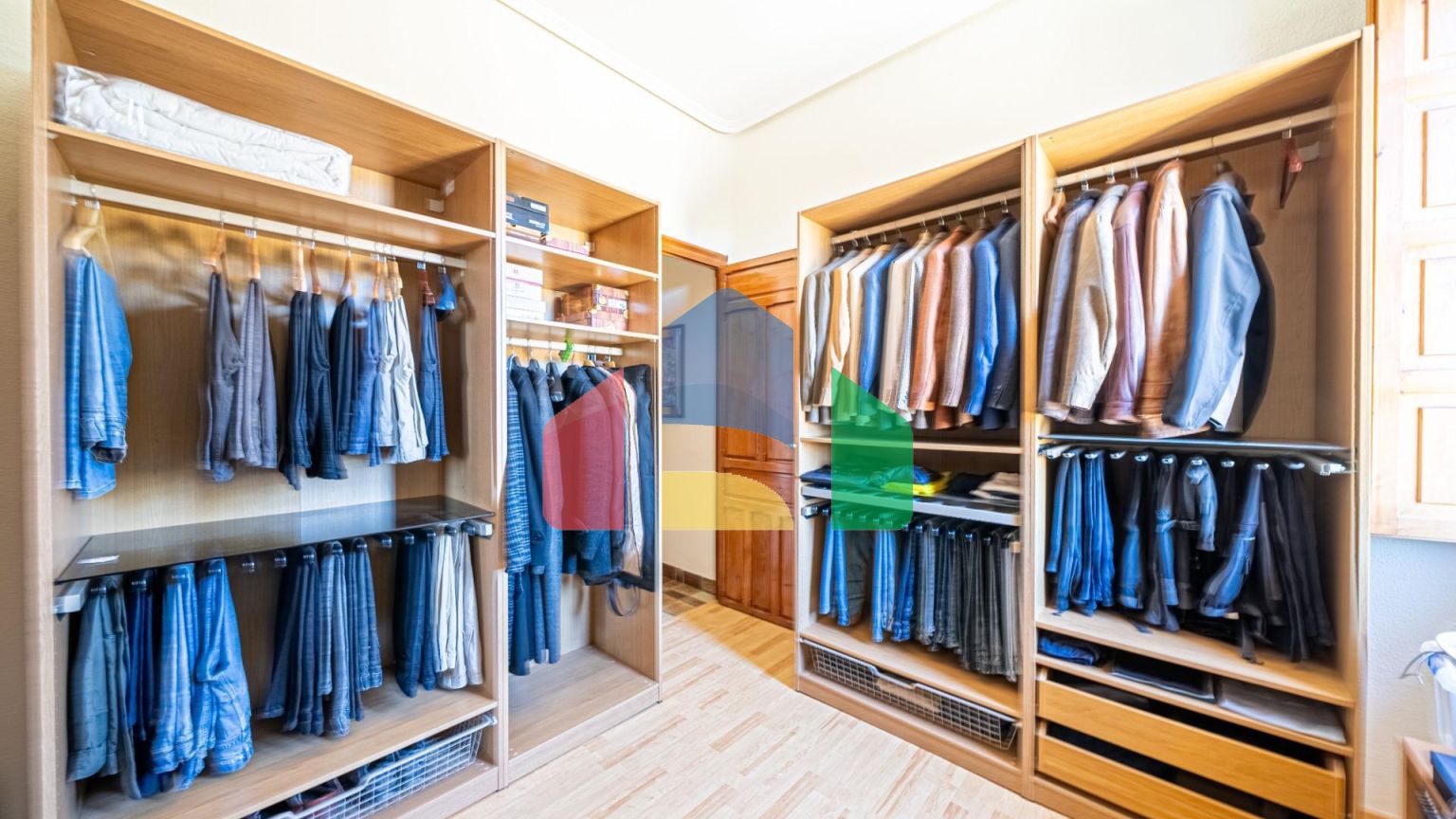 Испанское поместье, настоящий оазис вблизи от города.