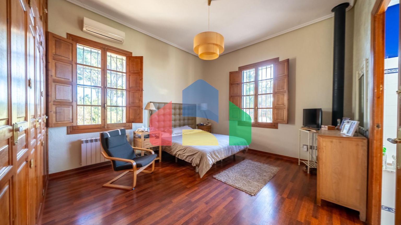 Испанское поместье, настоящий оазис вблизи от города.