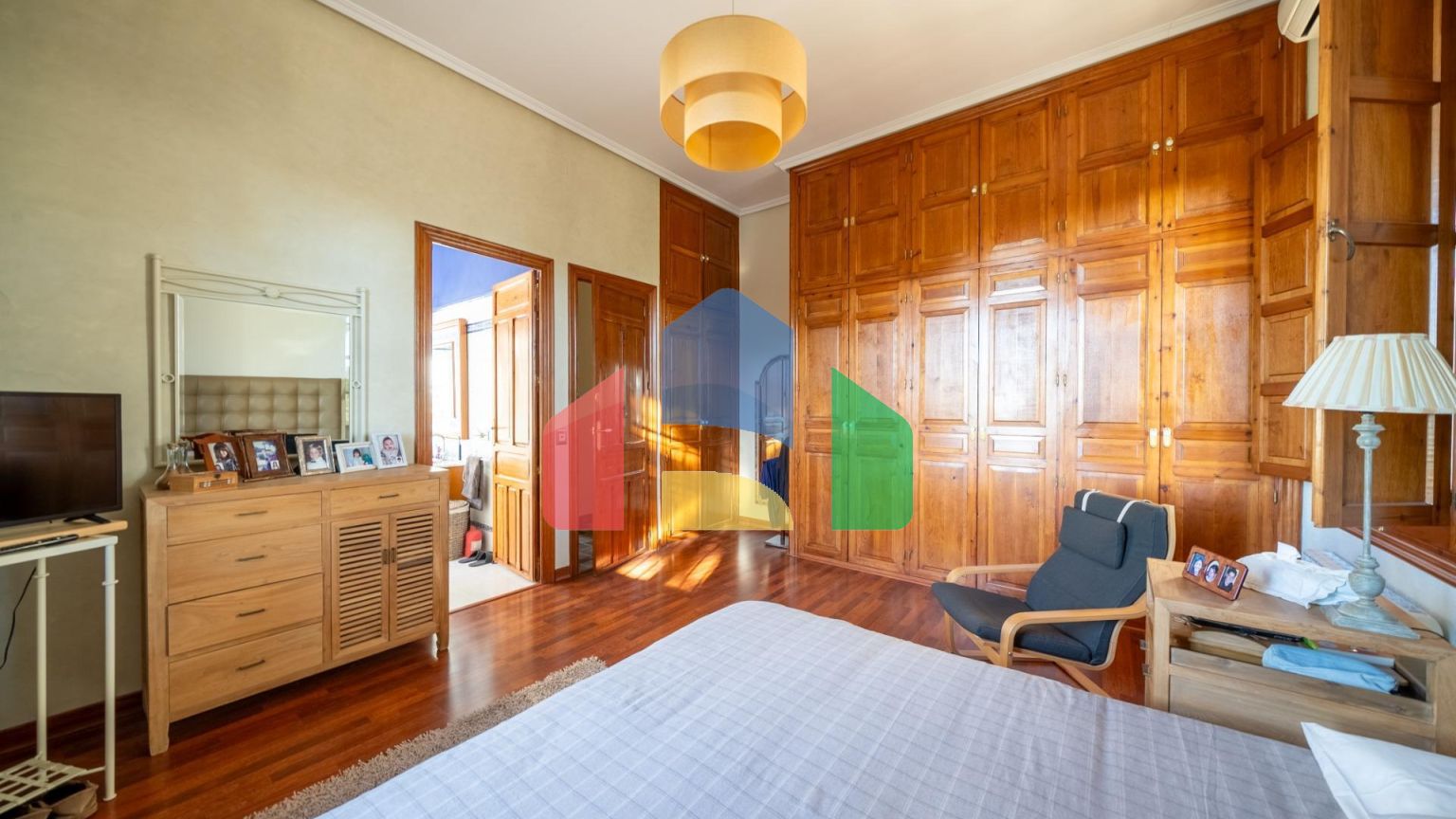 Испанское поместье, настоящий оазис вблизи от города.