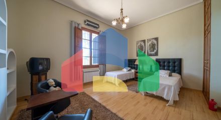 Испанское поместье, настоящий оазис вблизи от города.