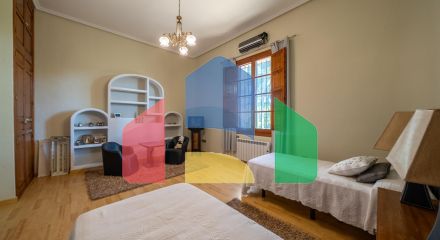 Испанское поместье, настоящий оазис вблизи от города.