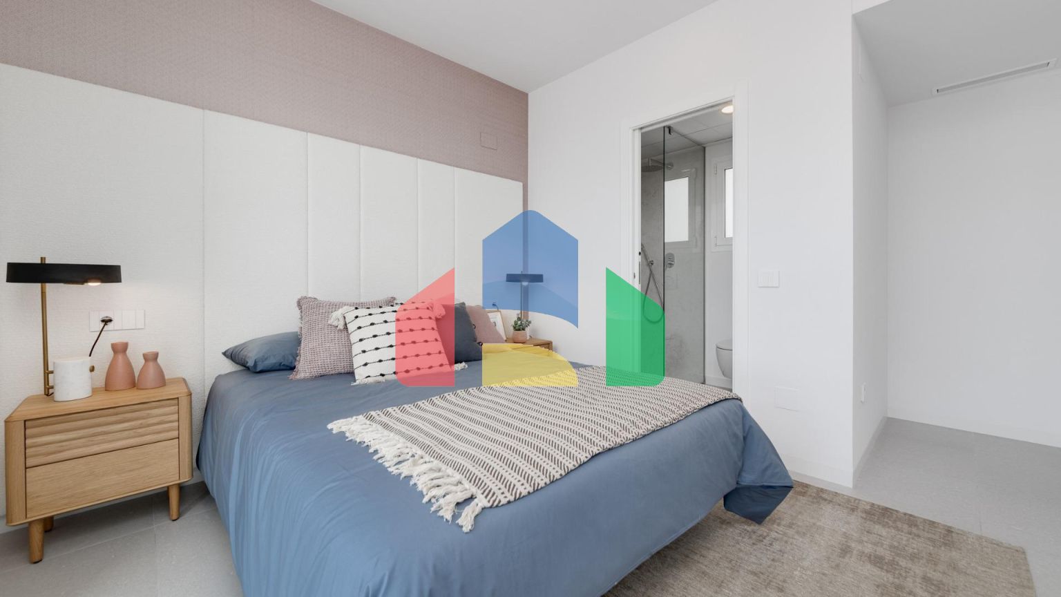 Строительство автономных вилл новой постройки, с частными бассейнами и современной отделкой.