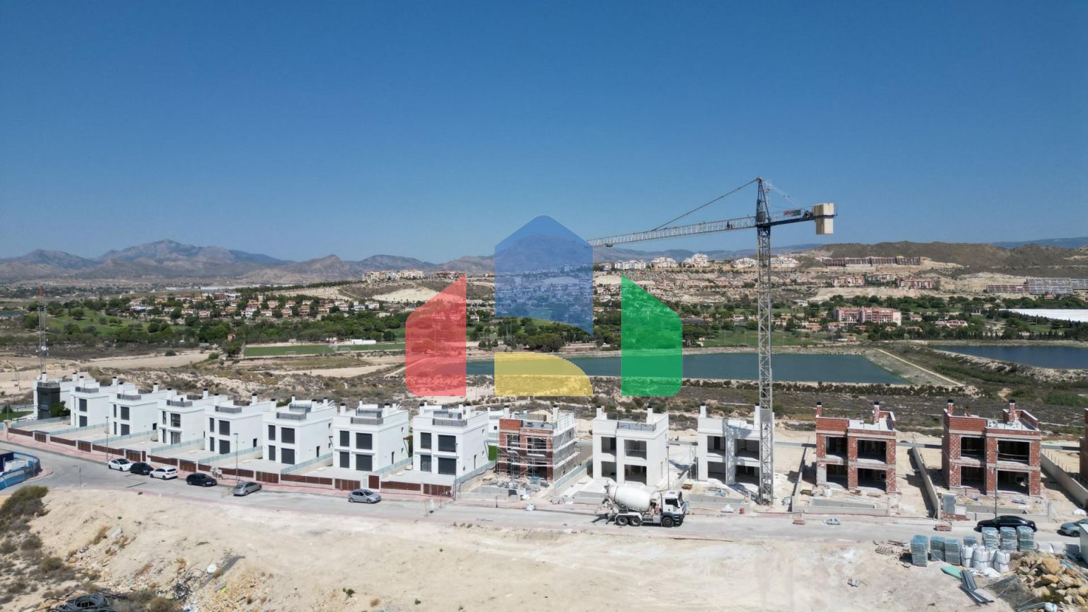 Строительство автономных вилл новой постройки, с частными бассейнами и современной отделкой.