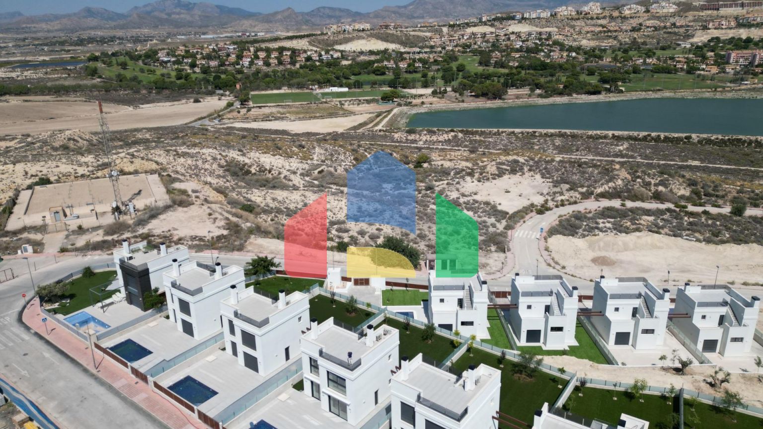 Строительство автономных вилл новой постройки, с частными бассейнами и современной отделкой.