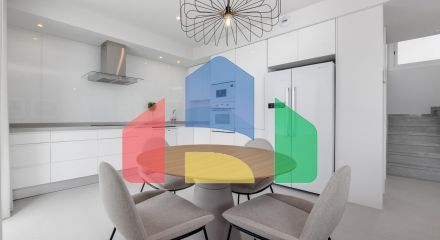 Development of independent new construction villas, with private pool and modern finishes.