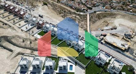 Строительство автономных вилл новой постройки, с частными бассейнами и современной отделкой.