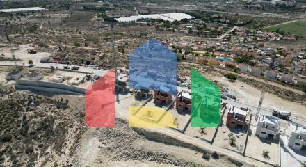 Строительство автономных вилл новой постройки, с частными бассейнами и современной отделкой.