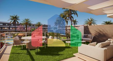 Новые апартаменты с гаражом и кладовой в Аленда Гольф