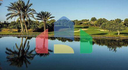 Новые апартаменты с гаражом и кладовой в Аленда Гольф