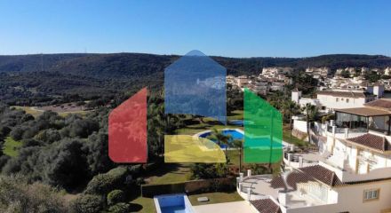 (EN) Beautiful and spacious high quality apartment located on the 1ST LINE OF GOLF of the prestigious San Roque Golf
