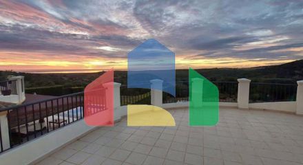 (EN) Beautiful and spacious high quality apartment located on the 1ST LINE OF GOLF of the prestigious San Roque Golf
