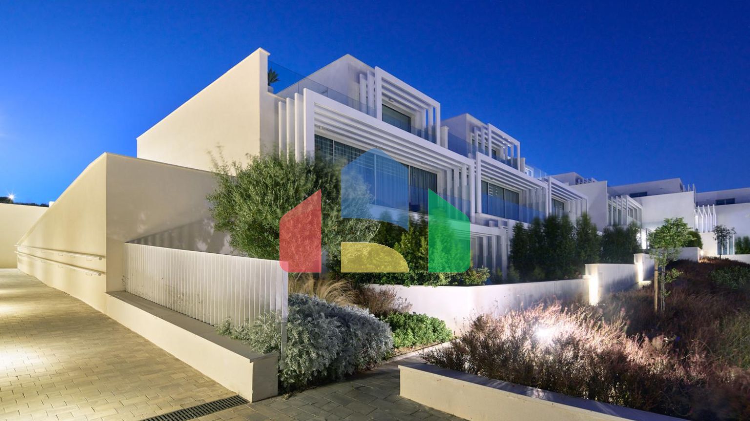 Роскошные трехкомнатные апартаменты недалеко от клуба гольфа La Cañada в резервации Сотогранде