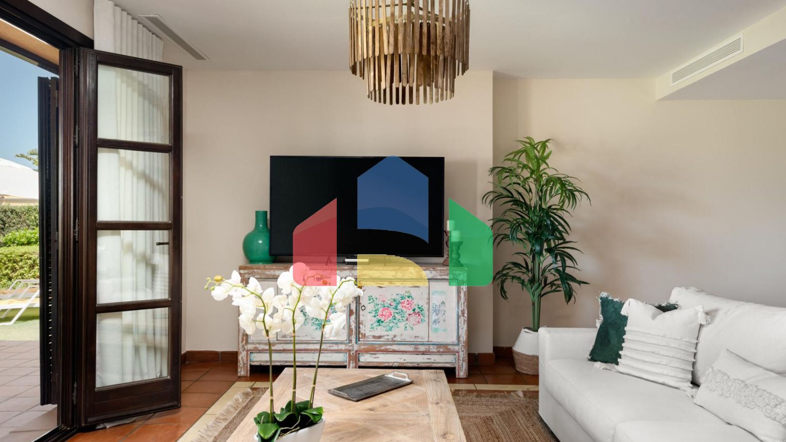 Впечатляющая вилла с 4 спальнями в Сотогранде