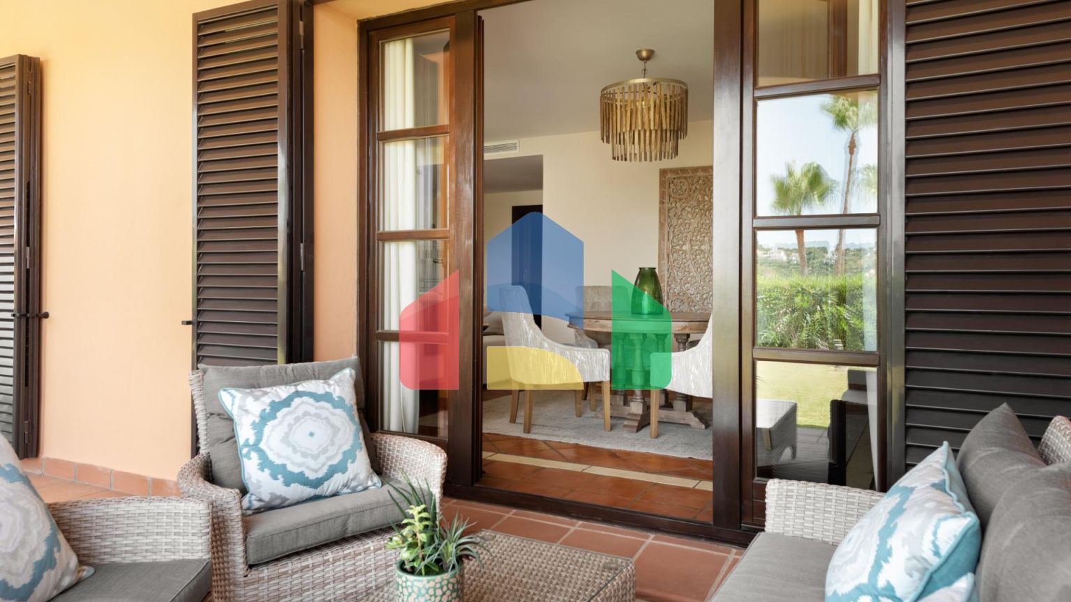 Впечатляющая вилла с 4 спальнями в Сотогранде