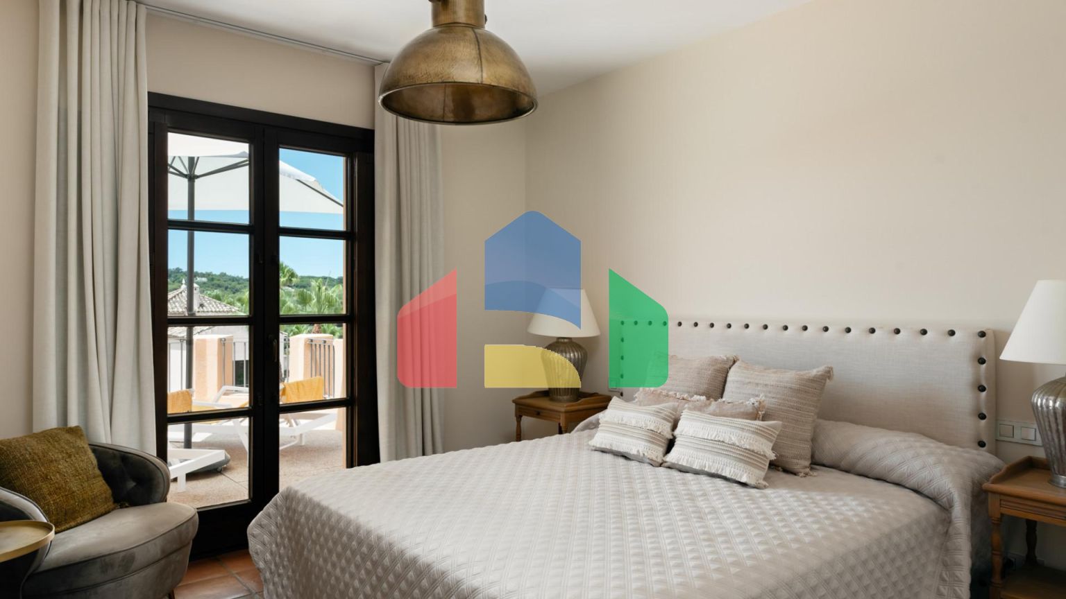 Впечатляющая вилла с 4 спальнями в Сотогранде