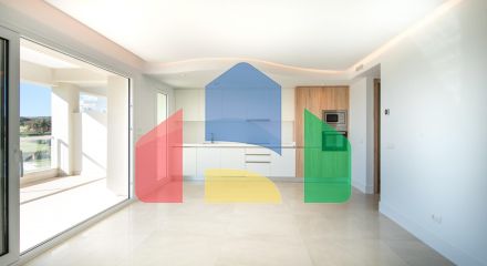 Совершенно новая 3-комнатная квартира с панорамным видом на море в Сотогранде