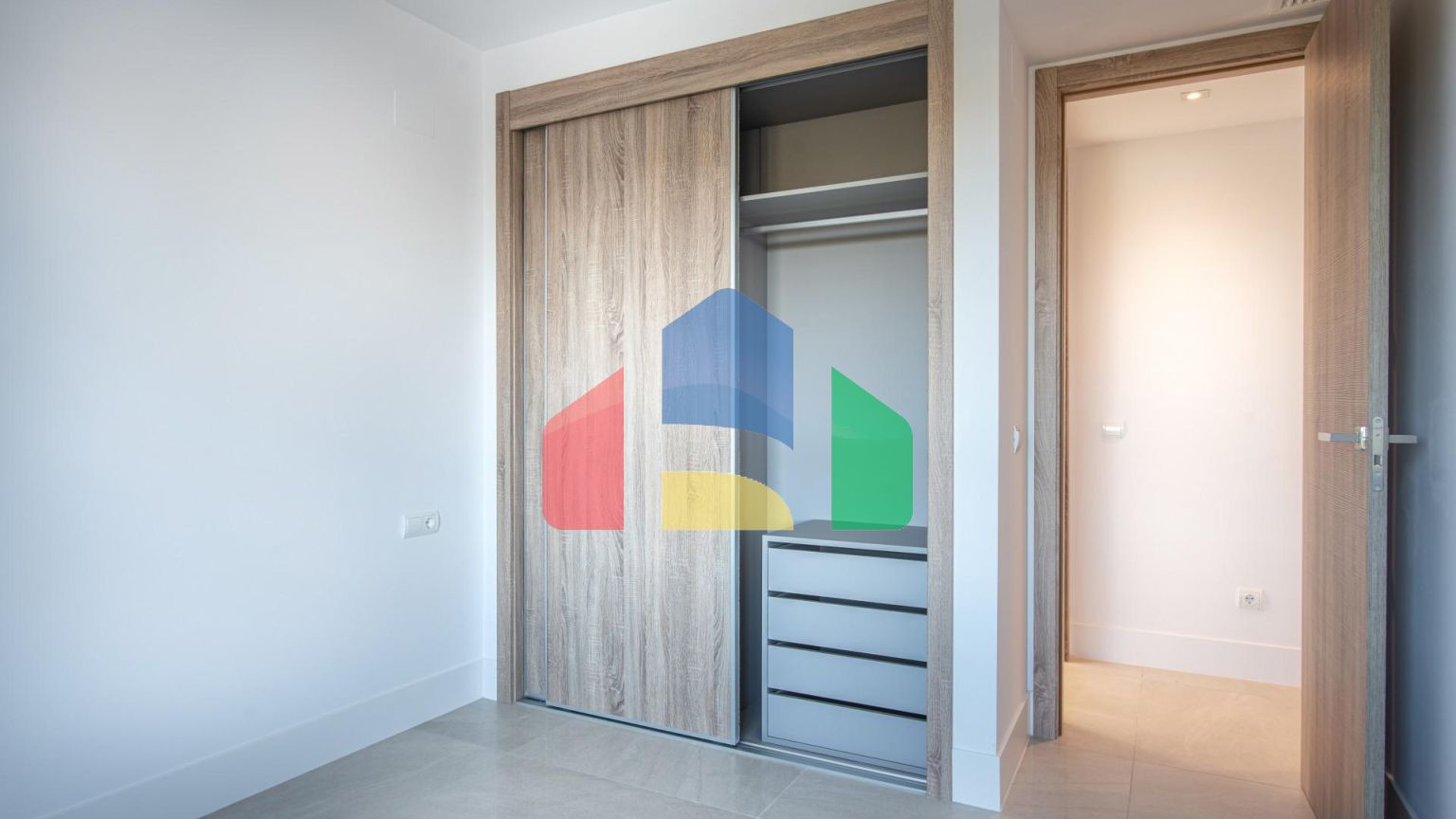 Совершенно новая 3-комнатная квартира с панорамным видом на море в Сотогранде