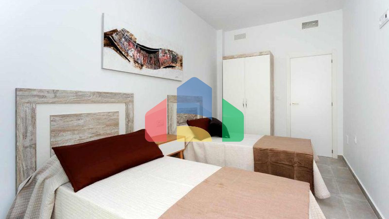 Дом в Дайя Нуэва, с частным бассейном, 3 спальнями и 2 ванными комнатами