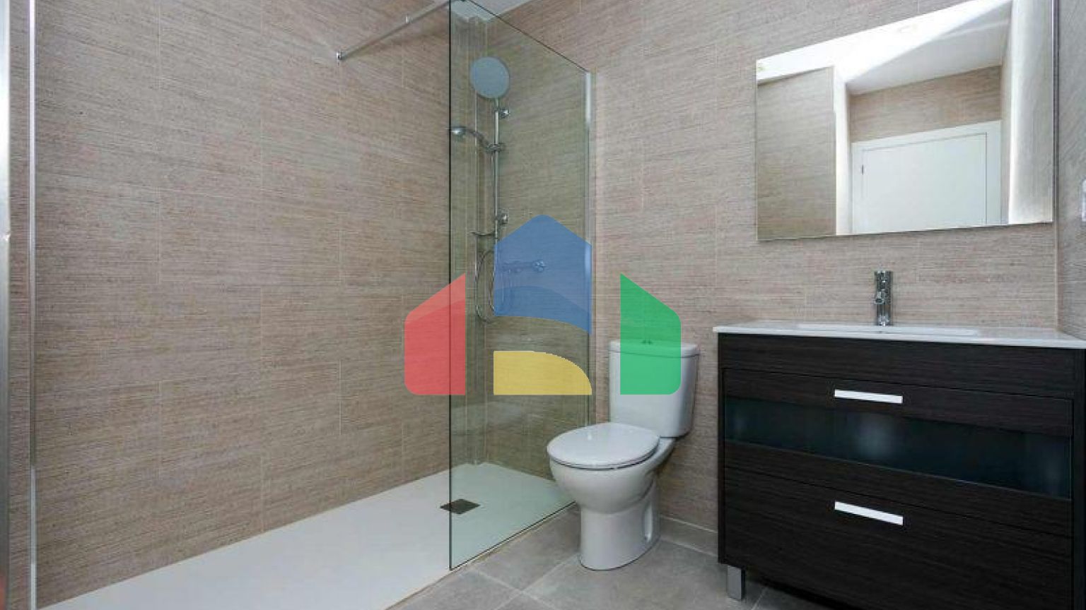 ВИЛЛА СРЕДИЗЕМНОМОРСКОГО ДИЗАЙНА БЛИЗКО КО ВСЕМ