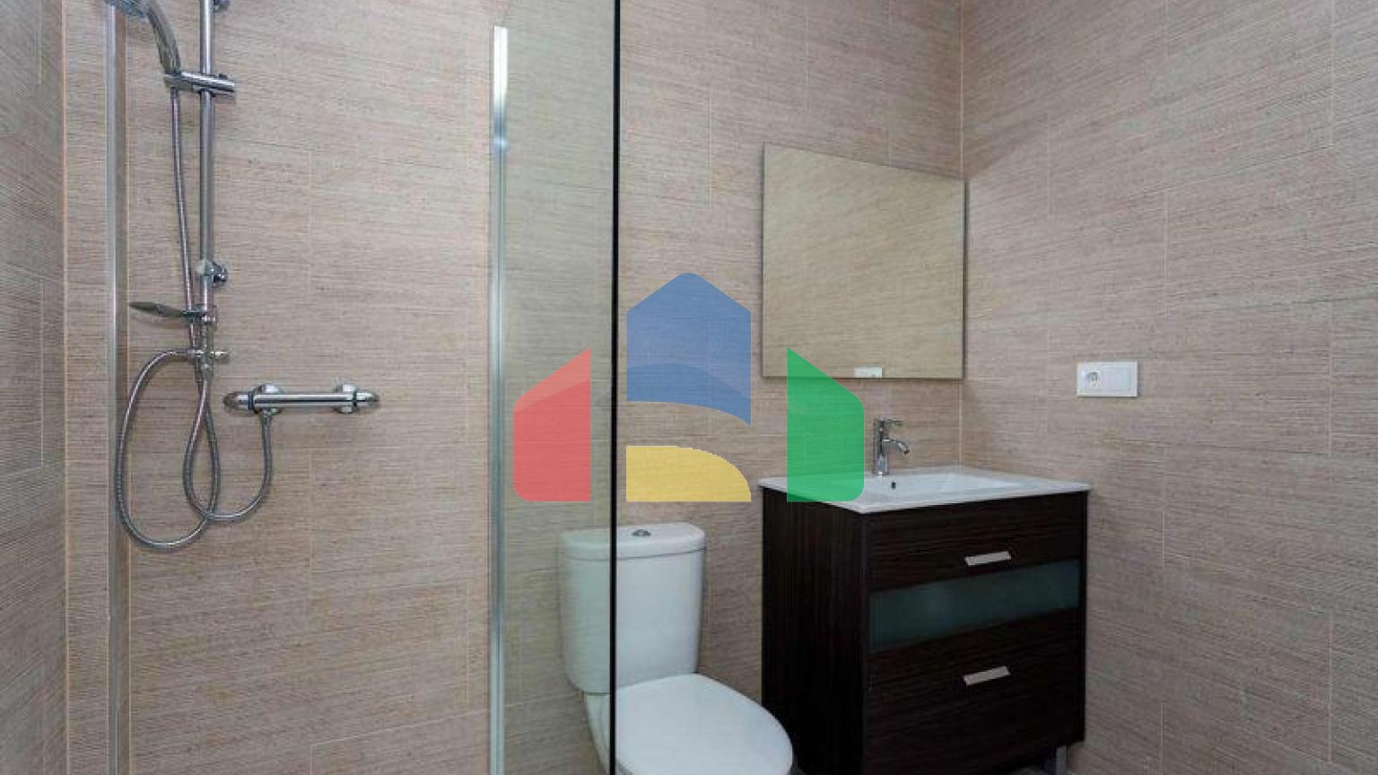 ВИЛЛА СРЕДИЗЕМНОМОРСКОГО ДИЗАЙНА БЛИЗКО КО ВСЕМ