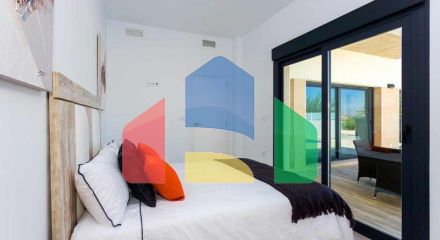 Дом в Дайя Нуэва, с частным бассейном, 3 спальнями и 2 ванными комнатами Дом в Дайя Нуэва, с частным бассейном, 3 спальнями и 2 ванными комнатами