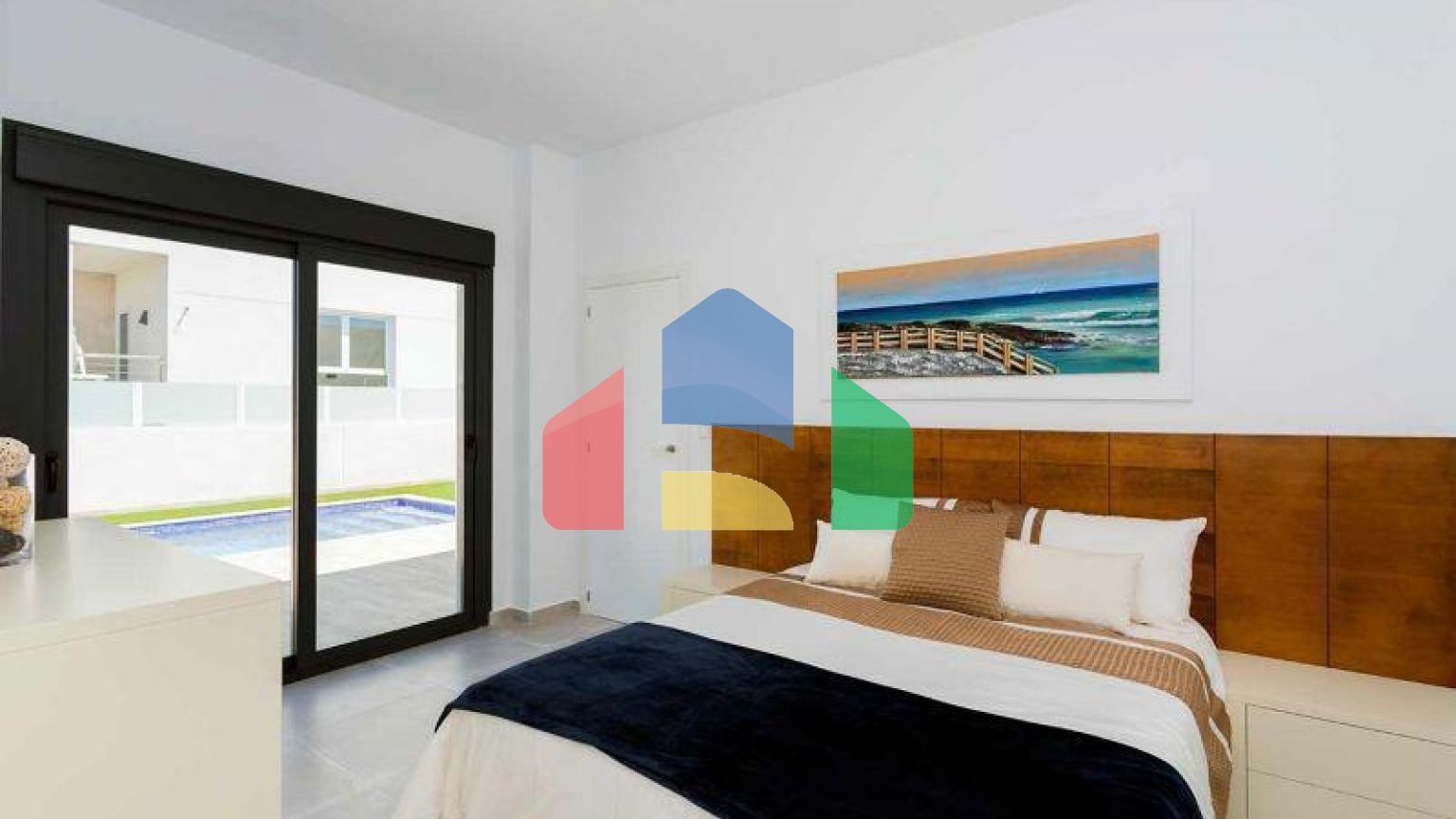 Дом в Дайя Нуэва, с частным бассейном, 3 спальнями и 2 ванными комнатами