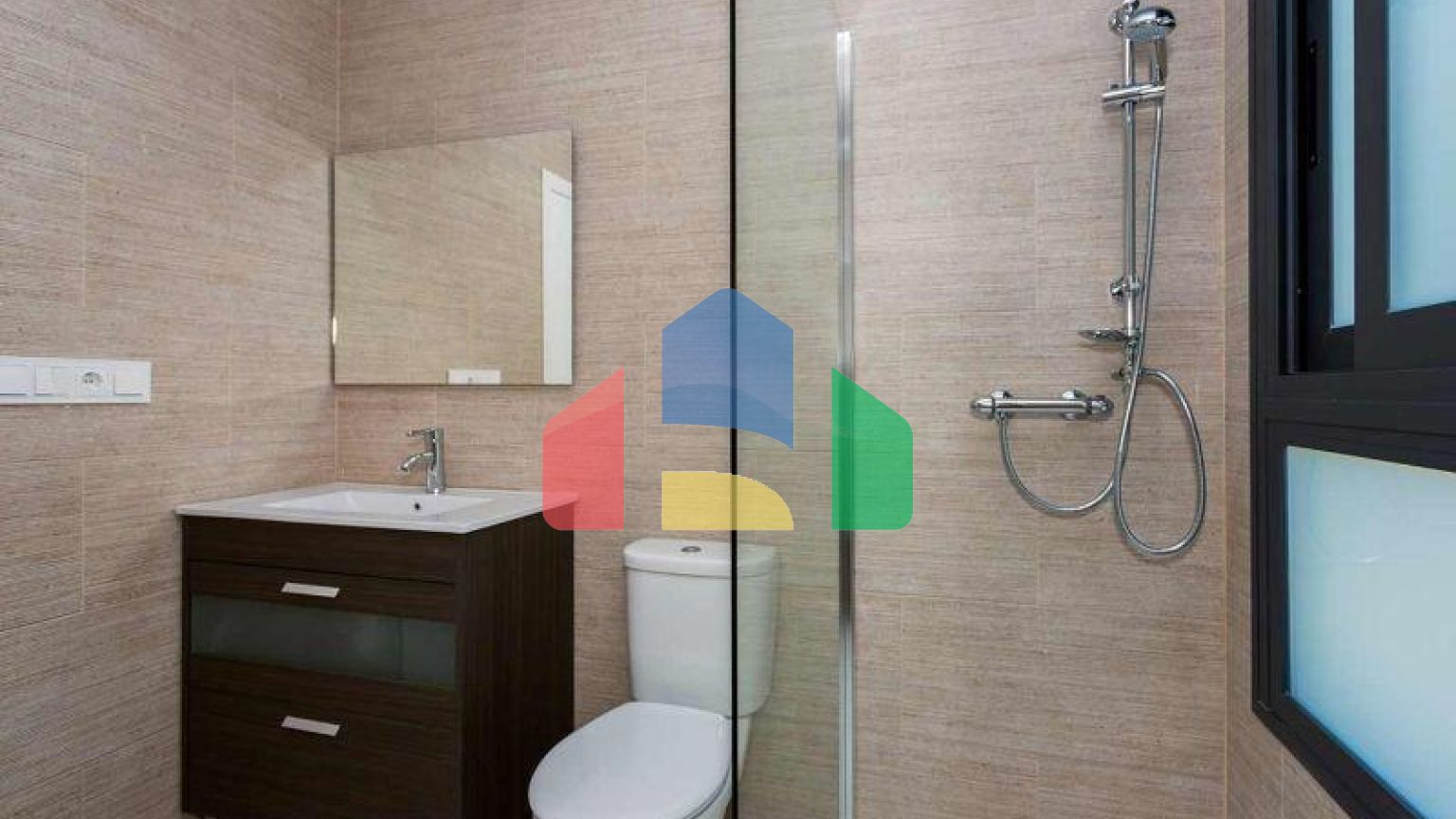 Дом в Дайя Нуэва, с частным бассейном, 3 спальнями и 2 ванными комнатами