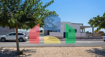 Дом в Дайя Нуэва, с частным бассейном, 3 спальнями и 2 ванными комнатами Дом в Дайя Нуэва, с частным бассейном, 3 спальнями и 2 ванными комнатами