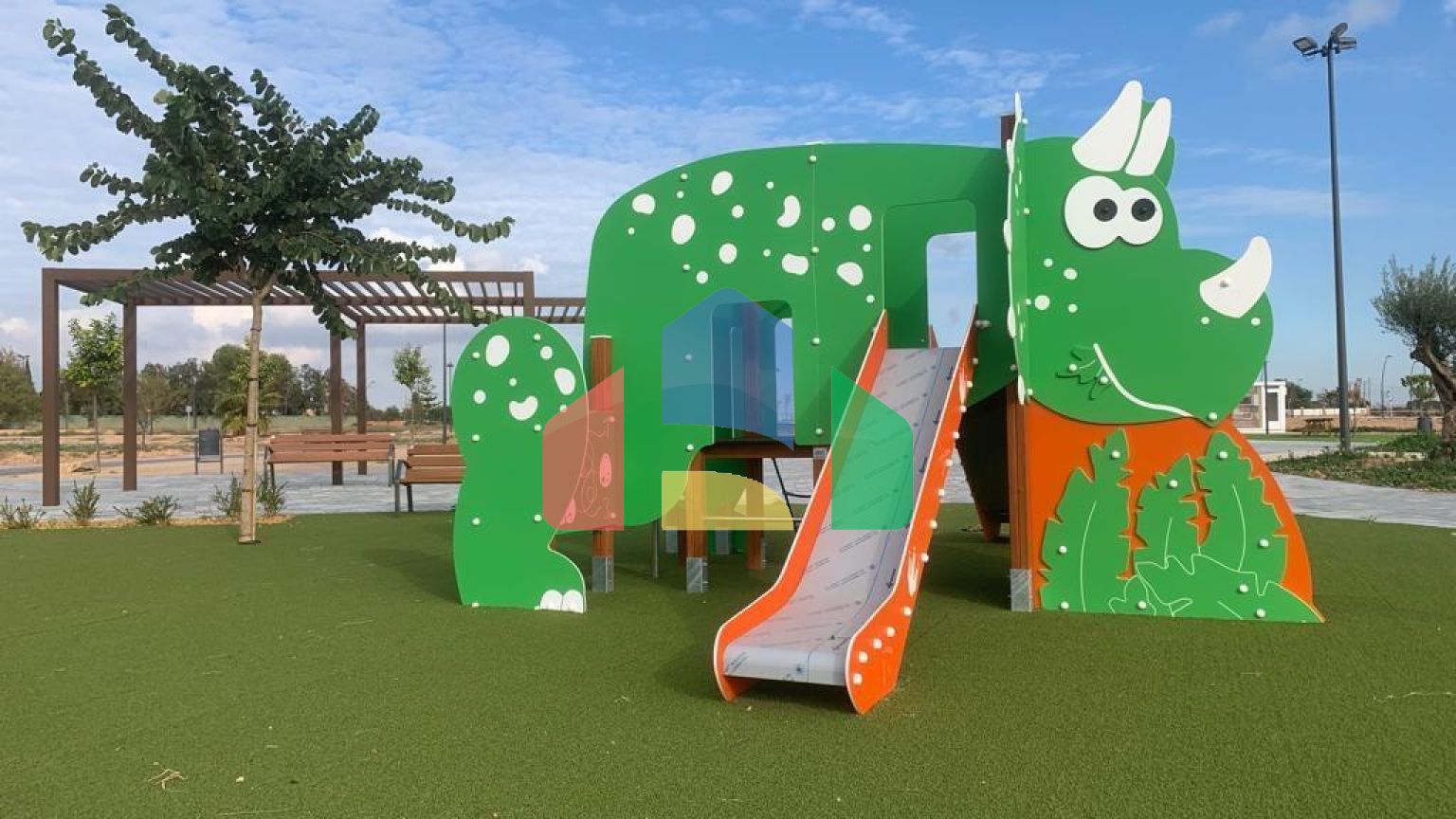 Комплекс состоящий из одно- или двухуровневых 16 вилл в Рольдан (Мурсия)