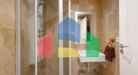 Элегантные апартаменты на первом этаже с видом на море и Гибралтар в Ла-Алькаидеса