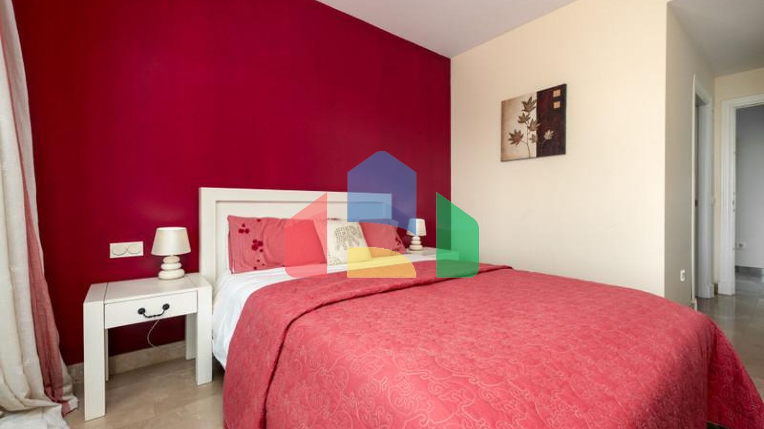 Элегантные апартаменты на первом этаже с видом на море и Гибралтар в Ла-Алькаидеса