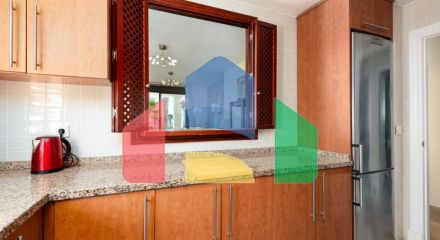 Элегантные апартаменты на первом этаже с видом на море и Гибралтар в Ла-Алькаидеса