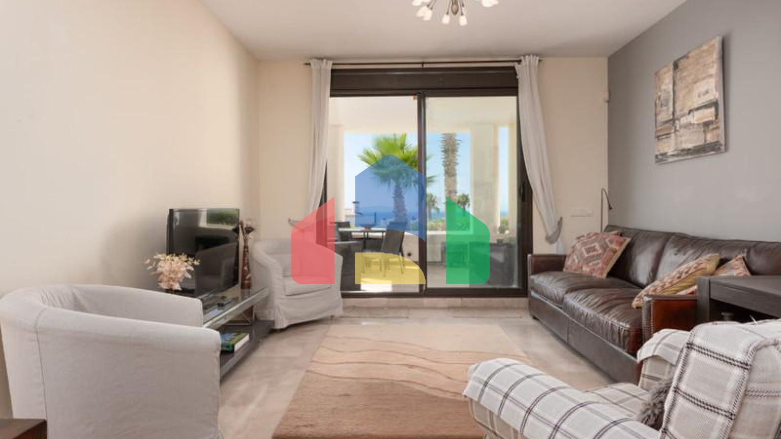 Элегантные апартаменты на первом этаже с видом на море и Гибралтар в Ла-Алькаидеса
