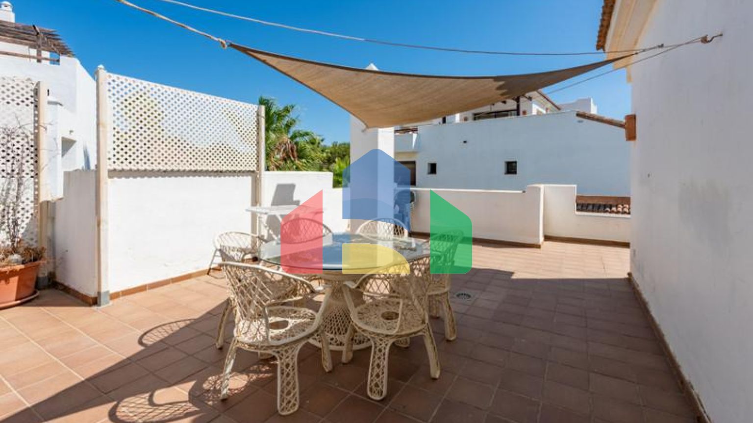 Пентхаус с Панорамным Видом на Море и Просторной Террасой в Ла Алькайдеса