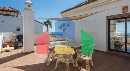 Пентхаус с Панорамным Видом на Море и Просторной Террасой в Ла Алькайдеса