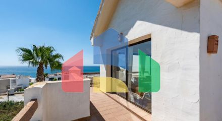 Пентхаус с Панорамным Видом на Море и Просторной Террасой в Ла Алькайдеса