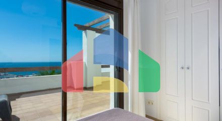 Пентхаус с Панорамным Видом на Море и Просторной Террасой в Ла Алькайдеса