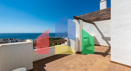 Пентхаус с Панорамным Видом на Море и Просторной Террасой в Ла Алькайдеса