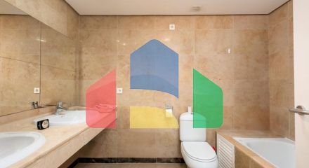 Пентхаус с Панорамным Видом на Море и Просторной Террасой в Ла Алькайдеса