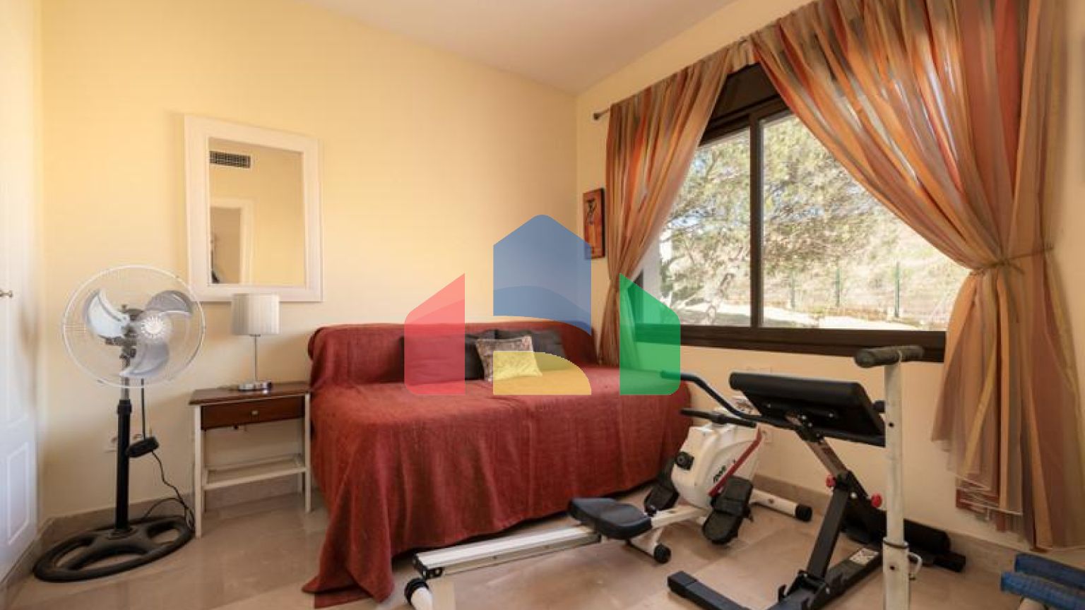 Элегантные апартаменты на первом этаже с видом на море и Гибралтар в Ла-Алькаидеса