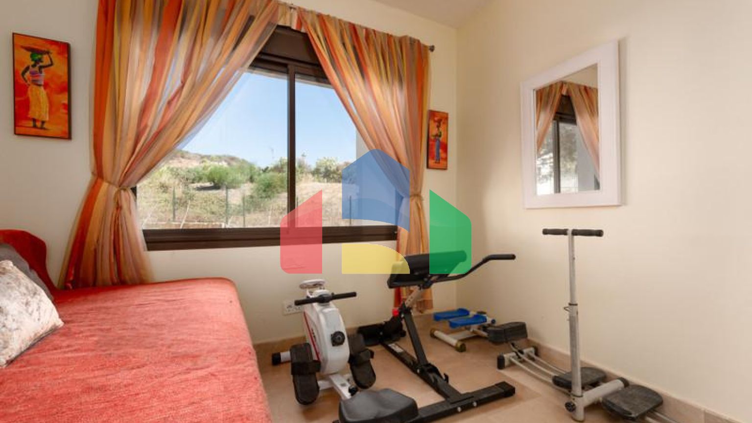 Элегантные апартаменты на первом этаже с видом на море и Гибралтар в Ла-Алькаидеса