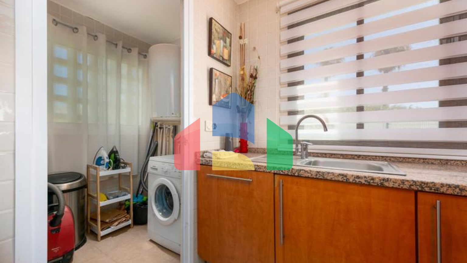 Элегантные апартаменты на первом этаже с видом на море и Гибралтар в Ла-Алькаидеса