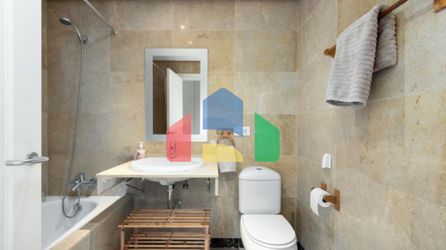 Элегантные апартаменты на первом этаже с видом на море и Гибралтар в Ла-Алькаидеса