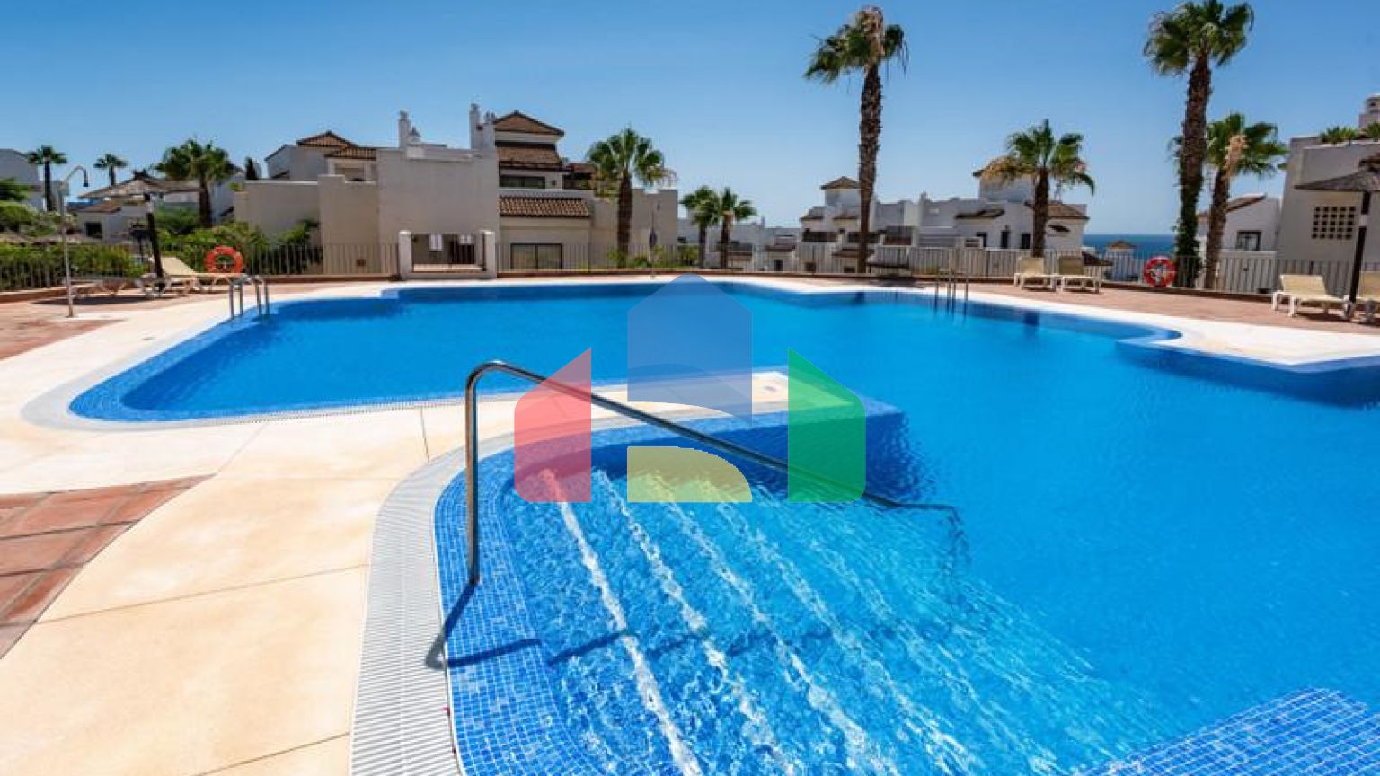 Пентхаус с Панорамным Видом на Море и Просторной Террасой в Ла Алькайдеса