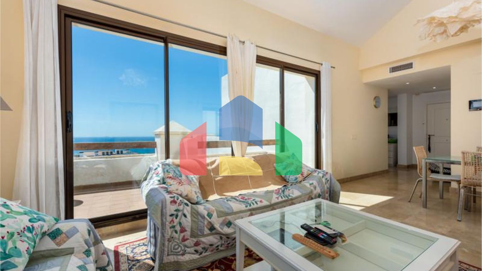 Пентхаус с Панорамным Видом на Море и Просторной Террасой в Ла Алькайдеса