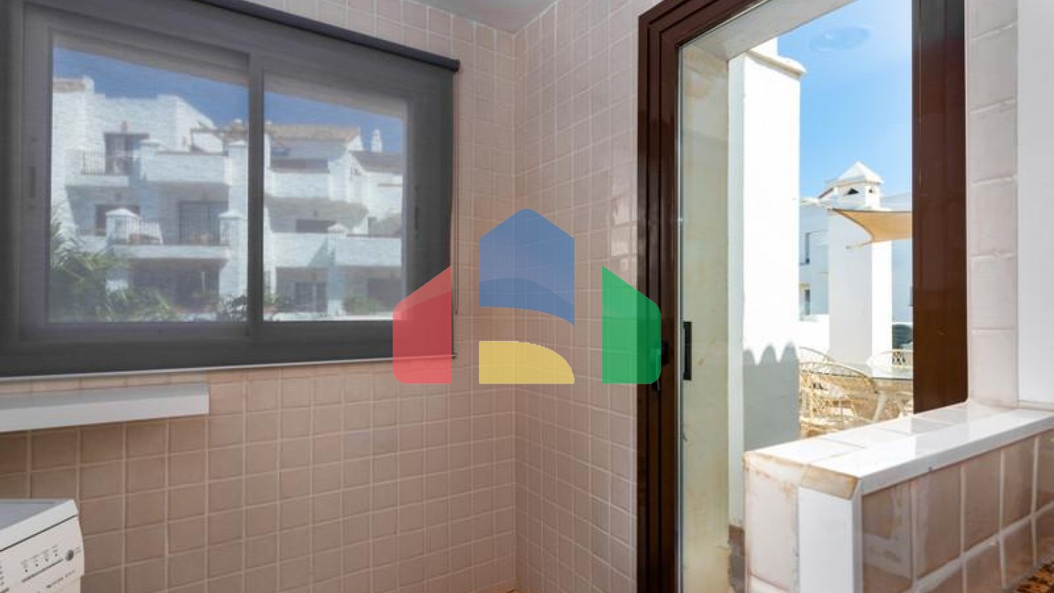 Пентхаус с Панорамным Видом на Море и Просторной Террасой в Ла Алькайдеса