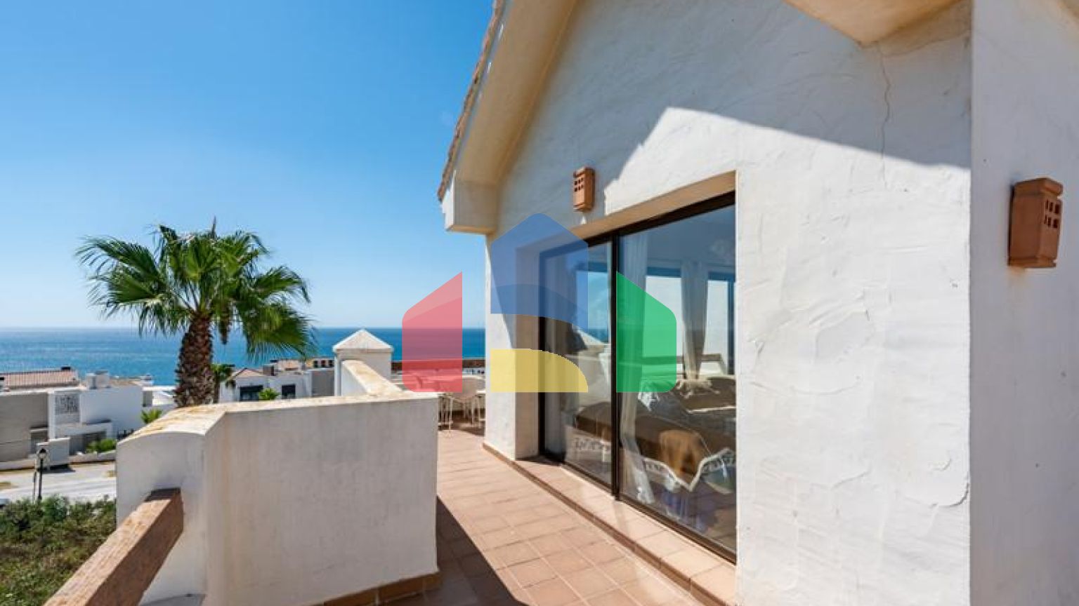 Пентхаус с Панорамным Видом на Море и Просторной Террасой в Ла Алькайдеса