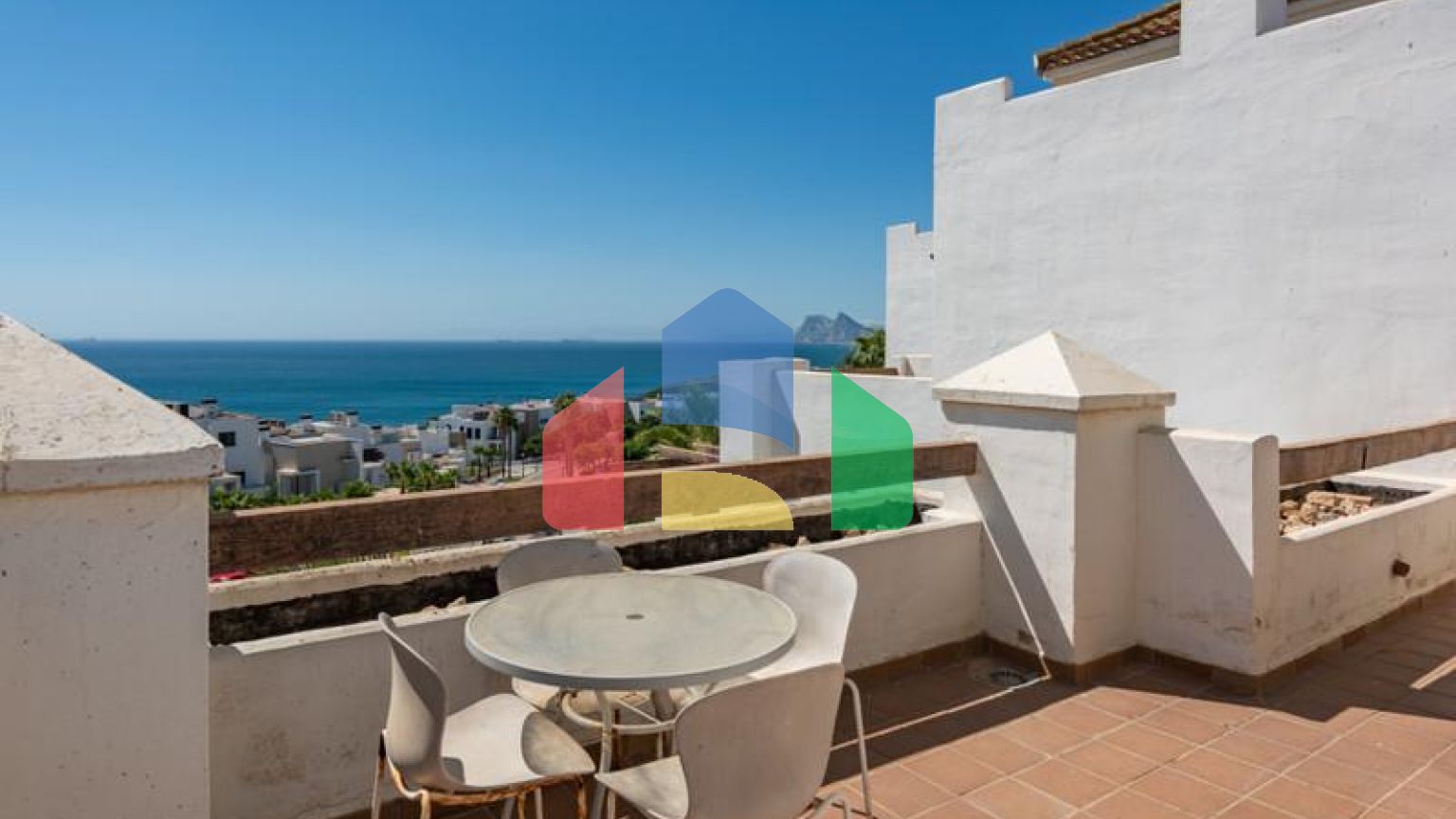 Пентхаус с Панорамным Видом на Море и Просторной Террасой в Ла Алькайдеса