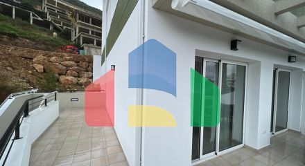 Трехкомнатная квартира в закрытом комплексе в новостройке в Гандии