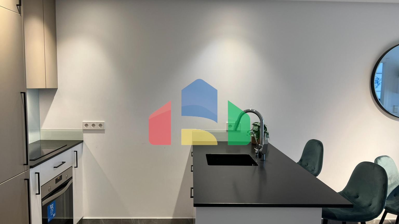 Трехкомнатная квартира в закрытом комплексе в новостройке в Гандии